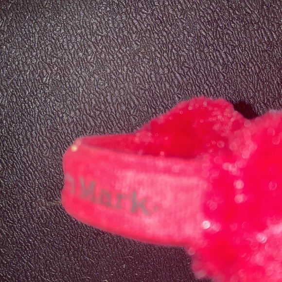 🪵🥃 Maker’s Mark Bourbon Red Faux Fur Mini Ear Muffs Warmer for Bottle 🥃🧊 - Picture 4 of 4